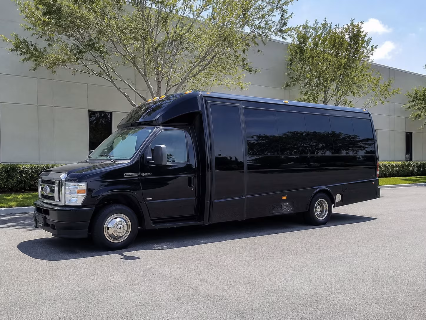 shuttle guests between ross clark circle hotels and your dothan venue