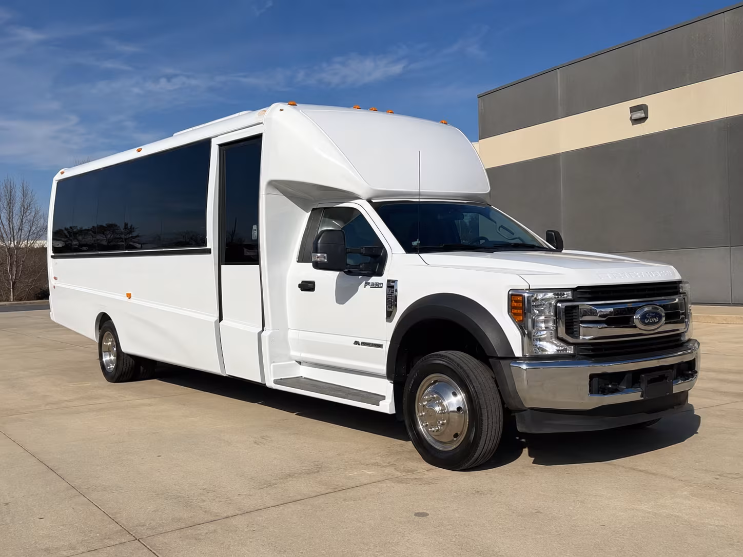 tuscaloosa sleek charter bus rentals for tuscaloosa corporate retreats